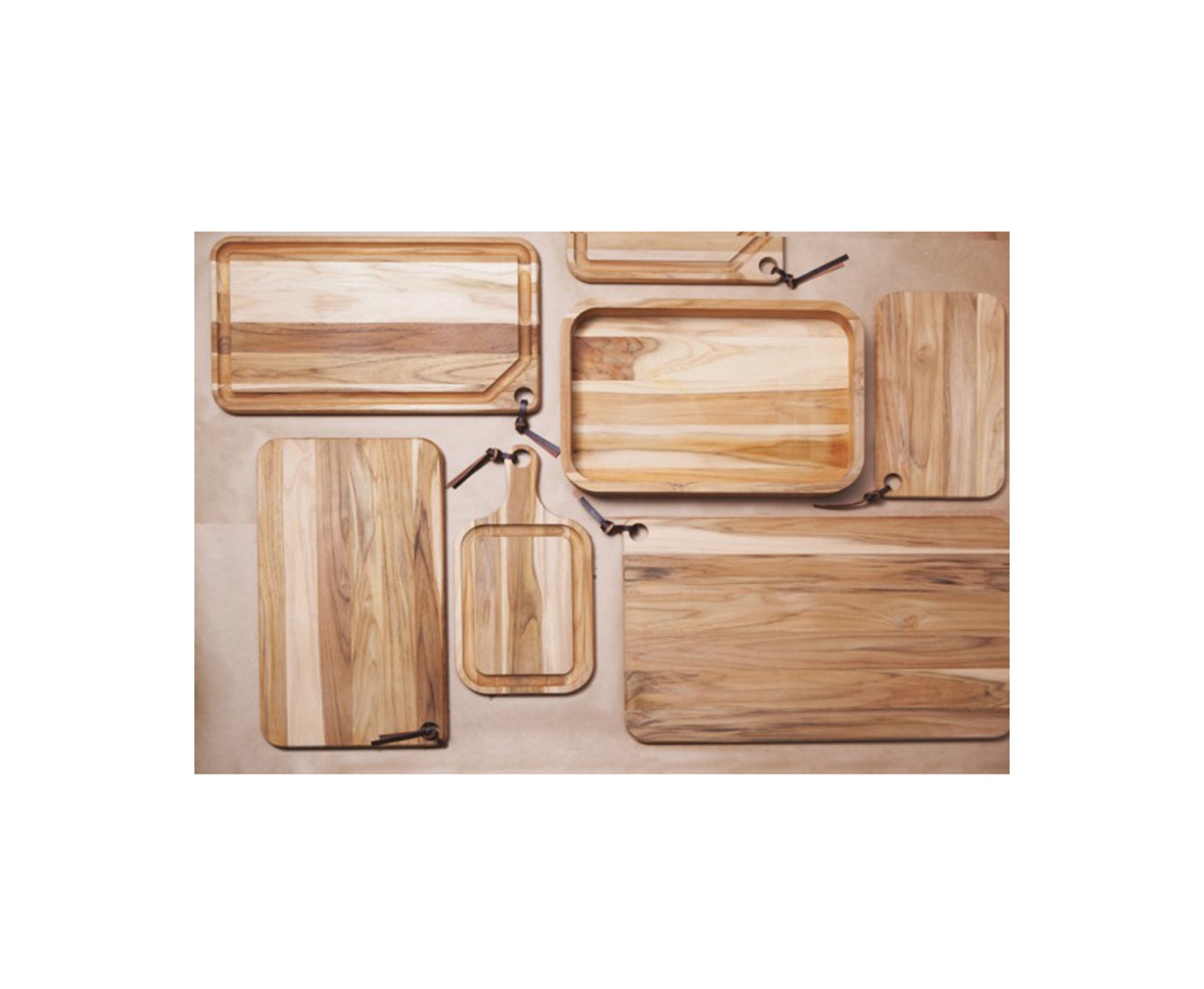 Tábua De Churrasco Madeira Teca Tira De Couro 28 X 49cm - Tramontina